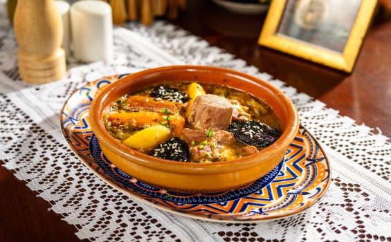 طاجن لحم بالفخارة ( برقوق )